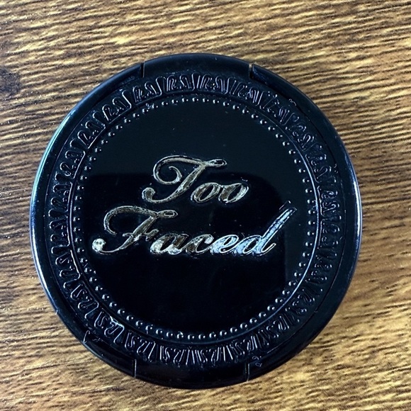 Too Faced Cream Setting Powder Compact - New - Picture 3 of 3